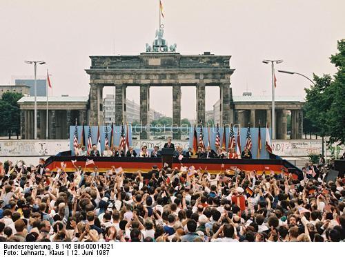 GermanyinUSA's tweet photo. #tbt: President Reagan in Berlin, June 12 1987: "Mr. Gorbachev, open this gate! Mr. Gorbachev, tear down this wall!" http://t.co/SSzBXSv8PZ