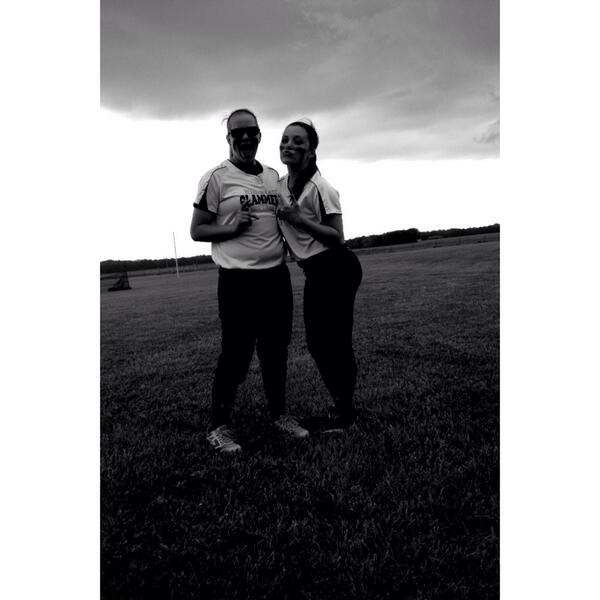 _ashleyfaye20's tweet image. Me &amp;amp; my bae chuckin duces ✌️⚾️💙 #MALPAL