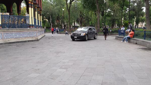 StaMa_Ribera's tweet photo. @a_fernandezDF Que peligro corren nuestros niños en la recién restaurada Alameda Santa María http://t.co/NiXf6vhLBp