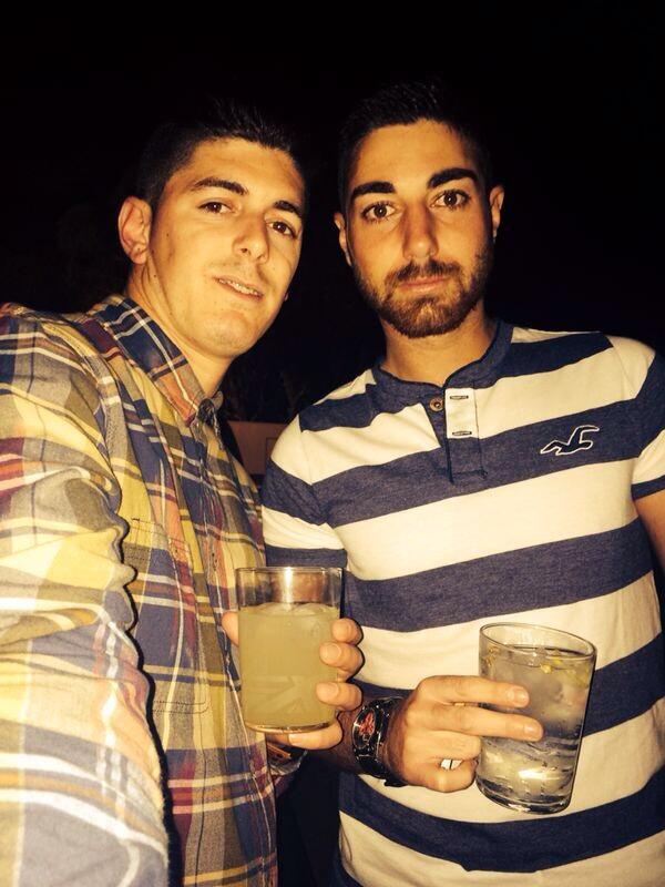Floric0's tweet photo. La noche empezo aqui, no sabemos como acabara #nonospodemosjuntar @Jayuyo04 http://t.co/0I7sGajuYZ