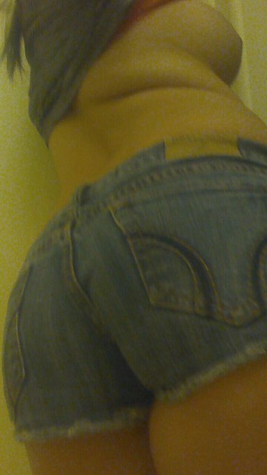 Little booty :) http://t.co/IrJsUk8Tfg<a href="/tag/livinlikeavillian"class="tags"><span>#livinlikeavillian</span></a>