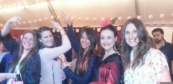 SaraaGarcia6's tweet photo. A bailar sevillanas! http://t.co/SdeeDjDWlW