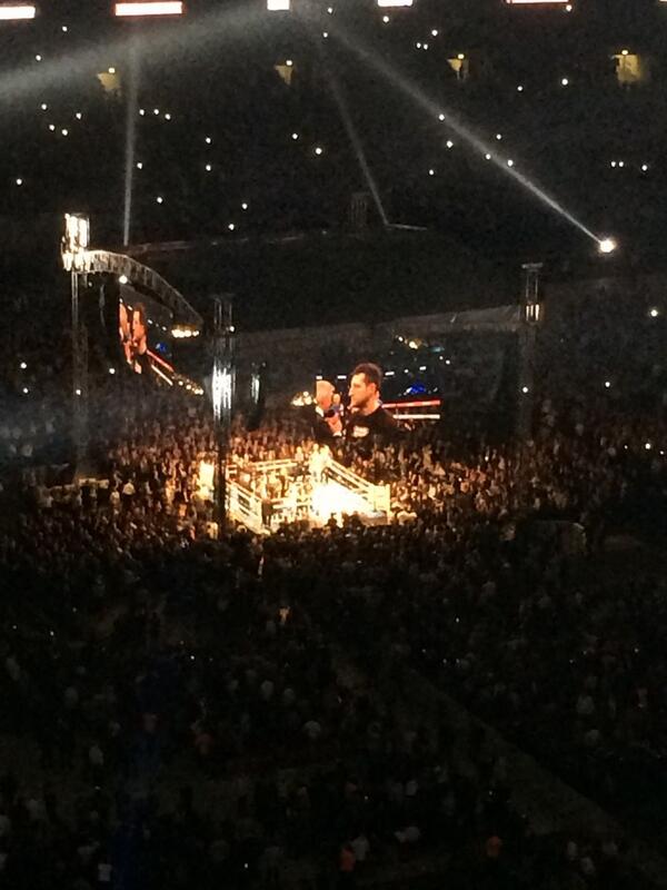 CONNO7777's tweet photo. #FrochGroves2 http://t.co/E9NDtFFwnN