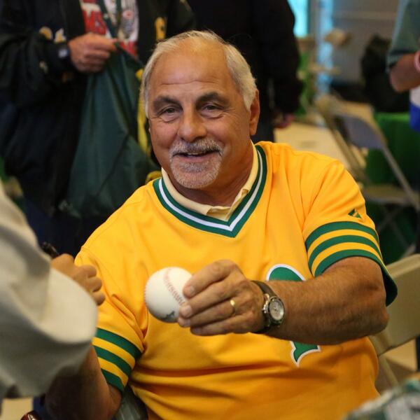 Oakland A's på Twitter: ”The 1974 World Series champion #Athletics pregame,  on-field reunion begins at 6:30pm. GreenCollar http://t.co/WNlDv7OjqI” /  Twitter