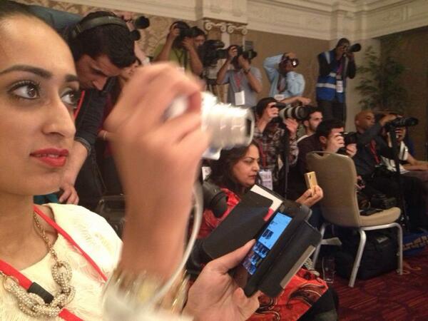 saraklondon's tweet photo. Sara K blog representing the awarding winning @TheAsianToday @PakistanFW #pfw6 Thanks @anitachumber #fashionweek http://t.co/9ausCxRIVK