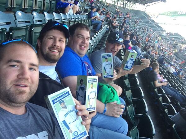 bkmanning's tweet photo. A beautiful night @safecofieldroof #CanoBobble @Mariners #canotplay http://t.co/9GMjynJ2np