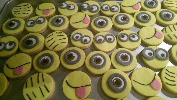 Minion Cake &amp; Cookies <a href="/mycakedeco/">Cake Decorating</a> <a href="/CakeBossBaking/">Cake Boss Baking</a> <a href="/BakeOffAU/">#BakeOffAU</a> <a href="/cake_jamdesigns/">cakeandjam</a> #minion #Despicableme2