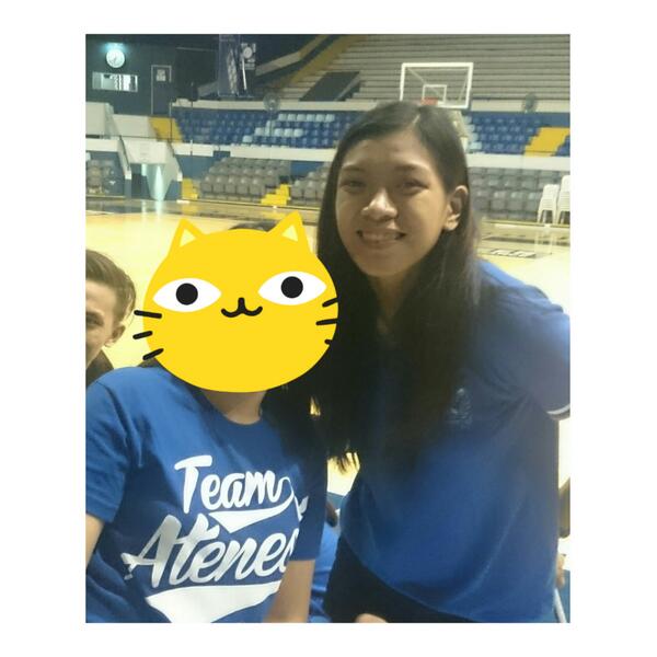 Alyssanity_02's tweet image. Waited for like 7-8hrs to finally have a pic with you @AlyssaValdez2 😭😂😁😭 #HappyAdmin  #LadyEaglesMeetAndGreet