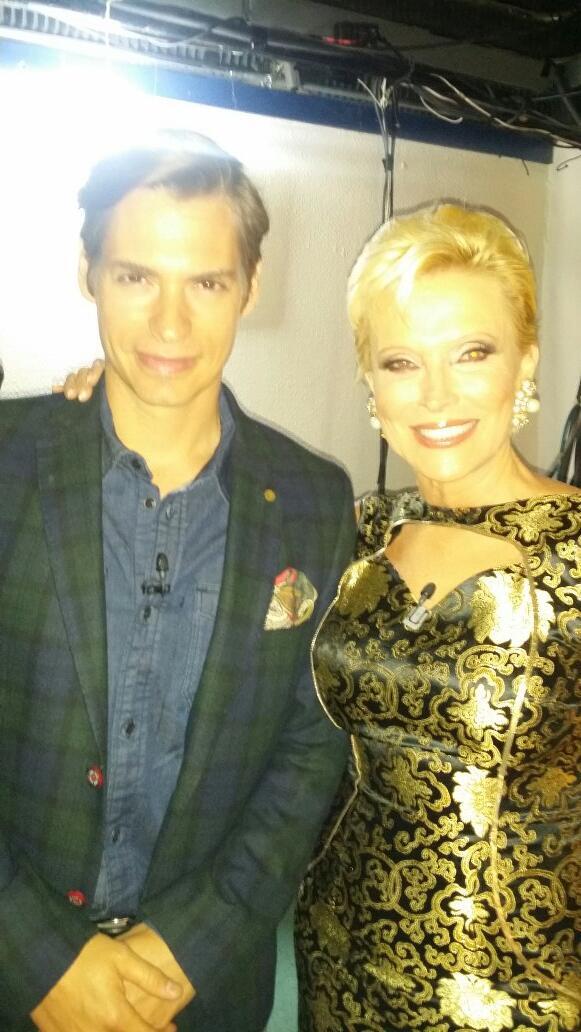 BauteMexico's tweet photo. @rbesbir y @CarlosBaute en el backstage de @BailandoSueno. Así los veremos el próximo domingo por @Canal_Estrellas http://t.co/R3tI23LQwT
