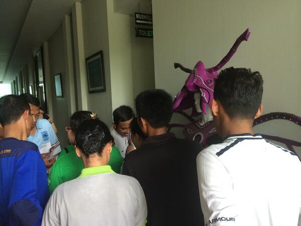 CleanAndChange's tweet photo. Games selanjutnya mencari klu yang sudah kita tentukan. Wah mereka pada penasarah nih guys :D http://t.co/UCqOmvmmEm