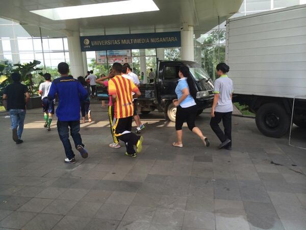 CleanAndChange's tweet photo. Kepanikan yang terjadi saat para teman kita mencari klu http://t.co/f7bmPW5U2J