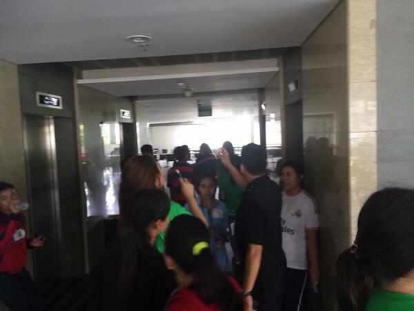 CleanAndChange's tweet photo. Edisi panik mencari klu di mulai kembali xD ayooo teman tetap semangat yahhh :D http://t.co/qcEt2OeC1J
