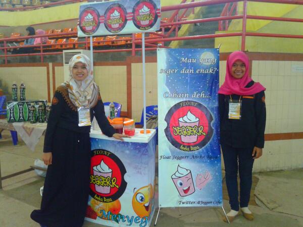 Stand Jeggerr berfoto bersama #Jeggerrian yang sekaligus sebagai panitia <a href="/Himagara_Unila/">Adm. Negara Unila</a> di acara <a href="/HimagaraExplo/">TryOut HimagaraUnila</a> .