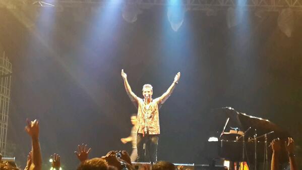 sarachaudio's tweet photo. yeaaay..so happy akhirnya ntn secondhand serenade jg 😄😙😄😙 thx bebeb @andrie_delarosa udh nmenin acu *bighug http://t.co/Uy1L6t7moq
