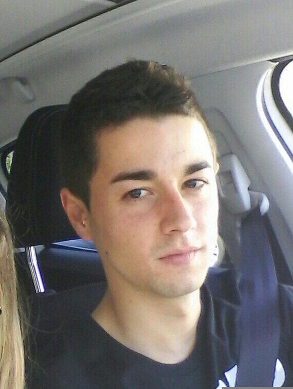 leyrikah's tweet photo. Felicidadesssssss mi vida!!!!! Te lo mereces todo y mas!! T kiero @Richy_46 http://t.co/eWACalELrb