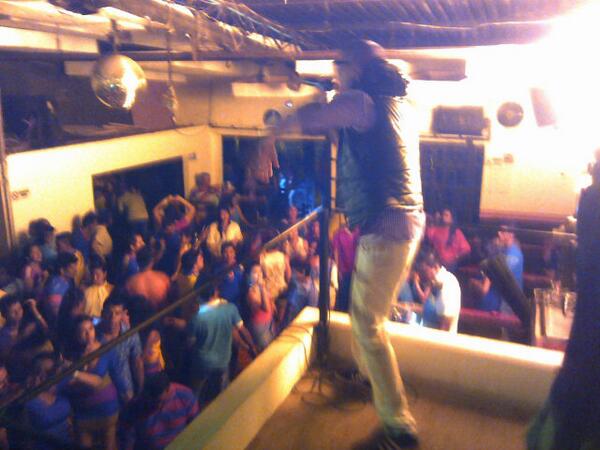 FABIANVALERO's tweet photo. Dejando todo en la tarima es el objetivo de @HECTORFALA #PuertoLopez @ARTSFV http://t.co/plB8ExEtOa