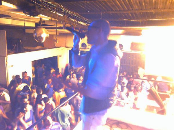 FABIANVALERO's tweet photo. @HECTORFALA rompiendo tarima a esta hora #PuertoLopez  @ARTSFV http://t.co/32vcX2eprQ