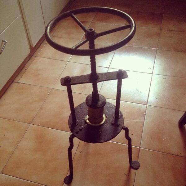 kitchenrocknrol's tweet image. Check this out. New #kitchenware idea that keeps your #kitchenrocknroll! Old School Rice Noodle Maker #kitchenapp...