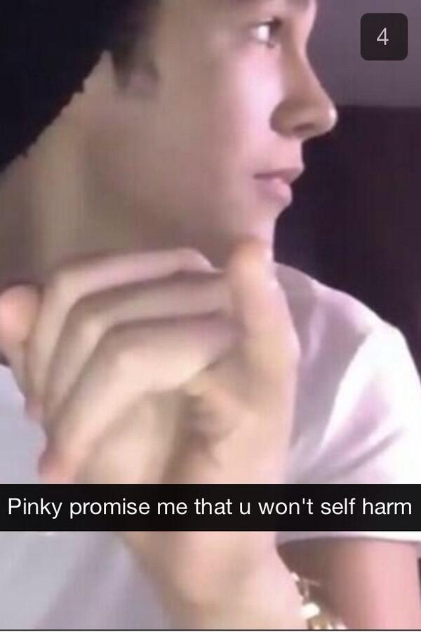ADayOfAMahomie_'s tweet photo. If you feel like self harming then look at this picture💕 (RT so all the mahomies who needs to stay strong can see it) http://t.co/rMSQCR6X1Q