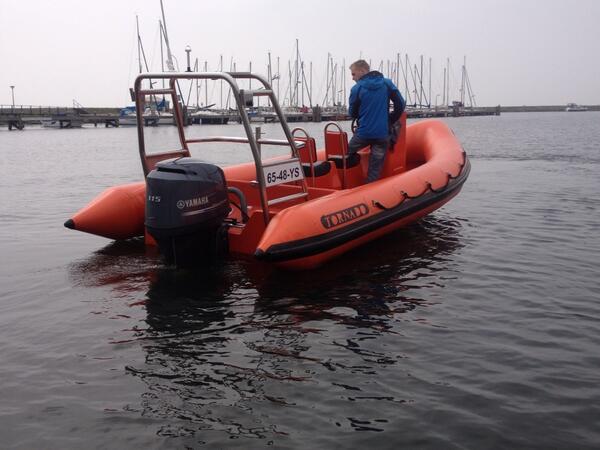 wijzijnurk's tweet photo. "@klaasYBA: Spoed bericht! Net gestolen uit haven van Urk. Tornado rib5 80 compleet met 115 pk yamaha ..Retweet spoed http://t.co/yZlmcLqrlC