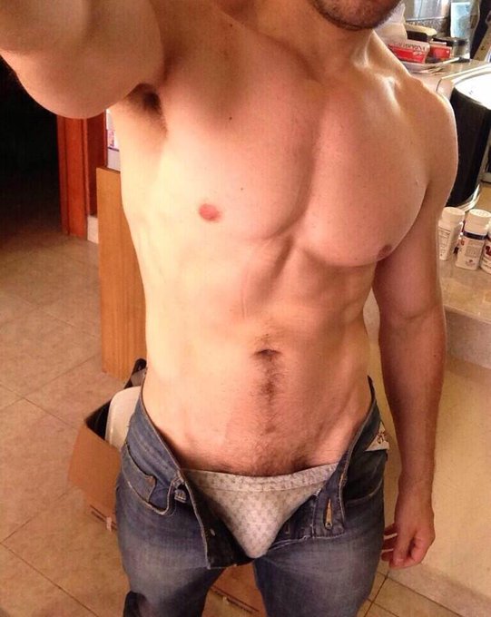 Do I need to get dressed today 😝 http://t.co/onsFaDodZB