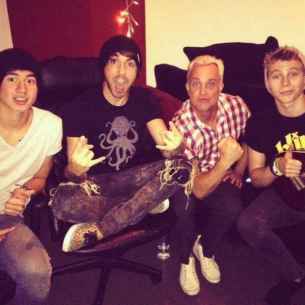 5SOS's tweet image. We wrote 'kiss me kiss me' on this day 😁 You can get it here if you like! po.st/hE0eGs