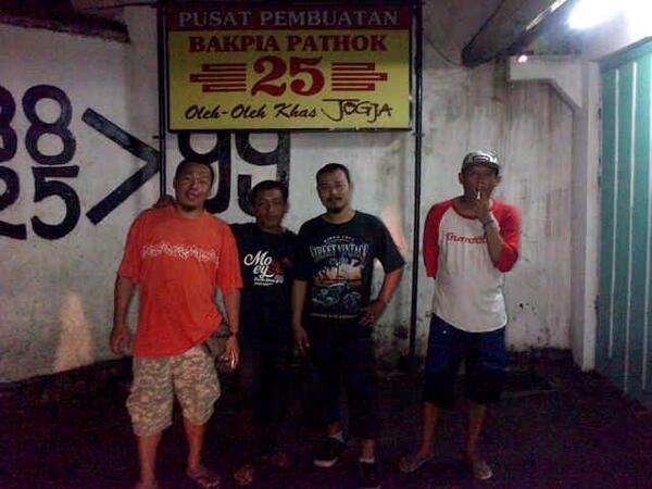 Looking for some souvenir at Jogjakarta