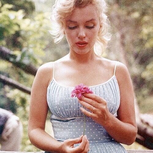 Eğer en kötü halimle baş edemiyorsan,beni en iyi halimle hak edemezsin.-Marilyn Monroe 
İyiki doğdun tatlı kadın ❤️
