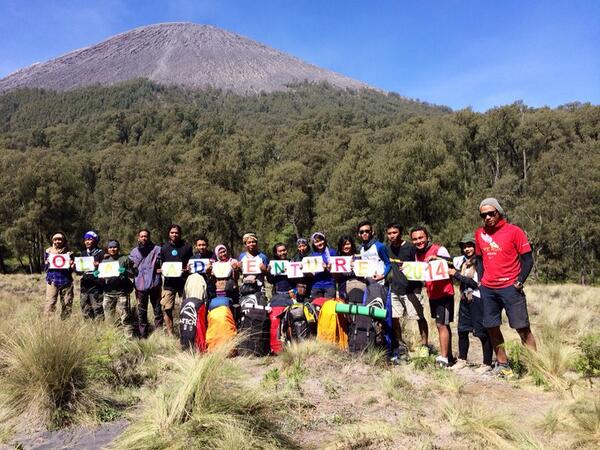 Berhasil sampe semeru "Ola Adventure 2014" Cc : <a href="/OlaUMB/">O . L . A </a> #mahakulker #mahamercu #mahameru