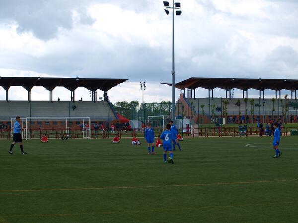 Ayer, en el torneo del <a href="/ComillasCF/">Comillas Club de Fútbol</a> un equipo del <a href="/VillegasCD/">La Ribera</a> hizo una sentada en protesta x precio de entradas. Oído?