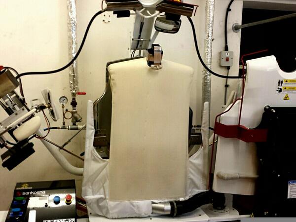 EagleDryClean's tweet photo. We have new shirt machines! Top of the range Sankosha shirt pressing machines that press each shirt in just 30 secs! http://t.co/1PF9GaO9rn