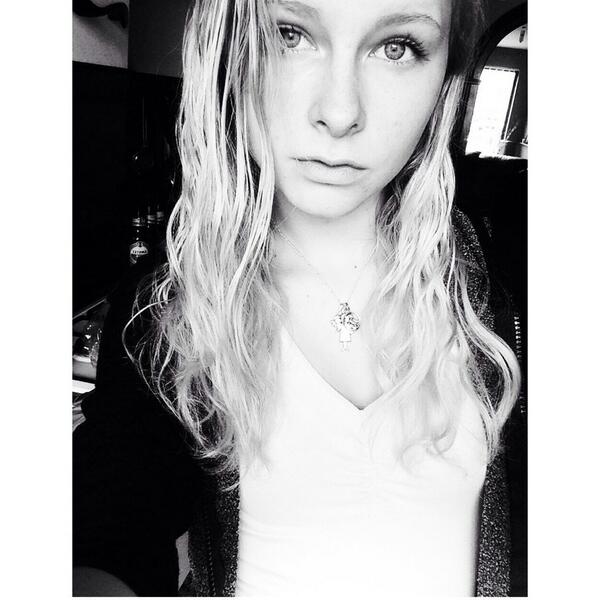 CijferPrins's tweet photo. Geef cijfer ( @Georginaxh_ ) #Heren ✌️ http://t.co/4BXhoinLUB
