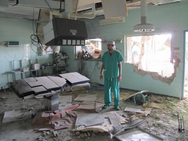 abestar777's tweet photo. “@sportsbetcomau: Alastair Clarkson has been watching from his hospital room #aflhawksgiants http://t.co/H47ivS29M2”@Robbo_heraldsun