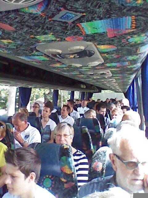 Victoria03_1's tweet photo. Een volle Victoria'03 bus met spelers en supporters op weg naar #vvbreskens1. http://t.co/vokRLnb3KY