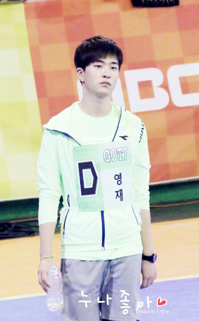 BpCMakJIIAE8bDc.jpg:large