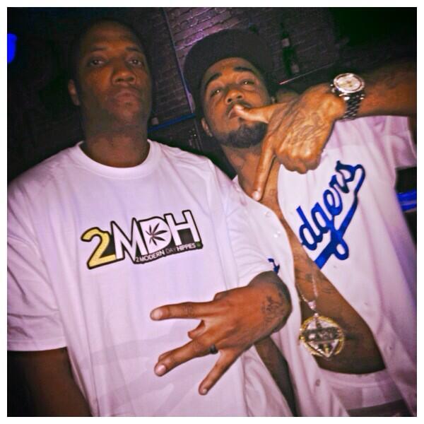 2ModDayHippies's tweet photo. @ItsaPROBLEM it was great meeting you! Hope you enjoy your gift box ...thanks @MsHighLife2MDH @MrHighLife2MDH #2MDH http://t.co/UnmCmOmCFg