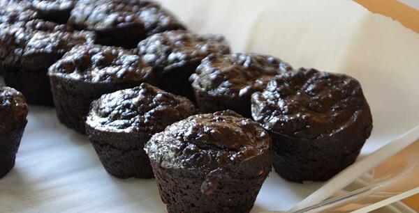 Look at this decadence - the brownies <a href="/kulturefoods/">Kulture Foods</a> glisten. #glutenfree #brewermarket