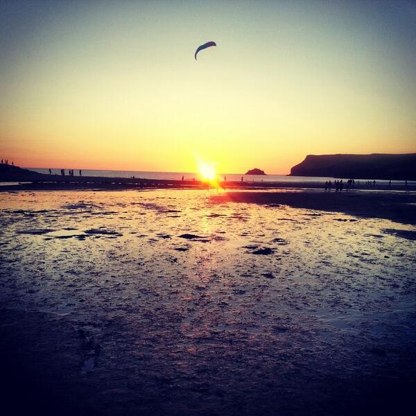 SandbarPolzeath's tweet photo. A lovely sunset in #polzeath a few nights ago. We're so lucky to have this view everyday! @cornishsunsets http://t.co/nG22YY8efy
