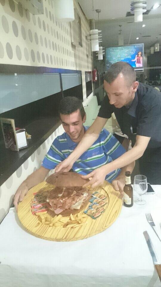 92Rafa4's tweet photo. Para pasar hambre! http://t.co/Jho6p0xBbA