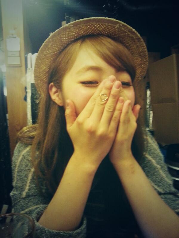 pooon0216's tweet photo. お仕事おつかれさま～指輪そこであってる？ http://t.co/vB2Q21Mcm0