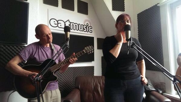 Triptych_Band's tweet photo. Rob's @TANGLEWOODUK Sundance TW45VSB with @Triptych_Band's Rob and Tina at @eatmusicradio http://t.co/AKdjulPvDm