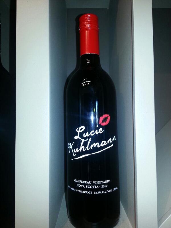 gaspereauwine's tweet photo. 'Scuse me while I kiss the sky ;-) Lucie loves visitors. Today and every day 9-6! #nswine #luciekuhlmann http://t.co/R1Gsatawlu