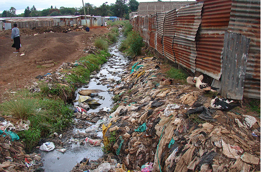 CleanAfrica's tweet photo. This week's theme is #NoLittering.Dont jst toss paper,polythene,plastic,put it in a trash can/bin.wat u toss piles! http://t.co/erQsqlE8FE