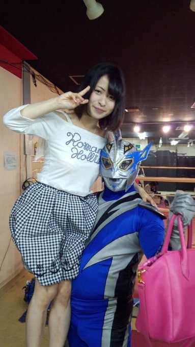 プロレスラーさんと(｡>ㅅ<｡) ファンサービスがすごい(&acute;,,&bull;&omega;&bull;,,｀) http://t.co/6yVosnYC60