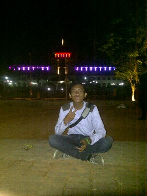 Via <a href="/tommyabi/">OPAH</a>: <a href="/gedungsate/">Gedung Sate</a> bandung