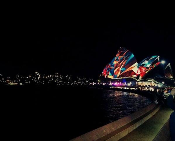 bluecartoon's tweet photo. Sydney Opera House http://t.co/MpzUl65gUA
