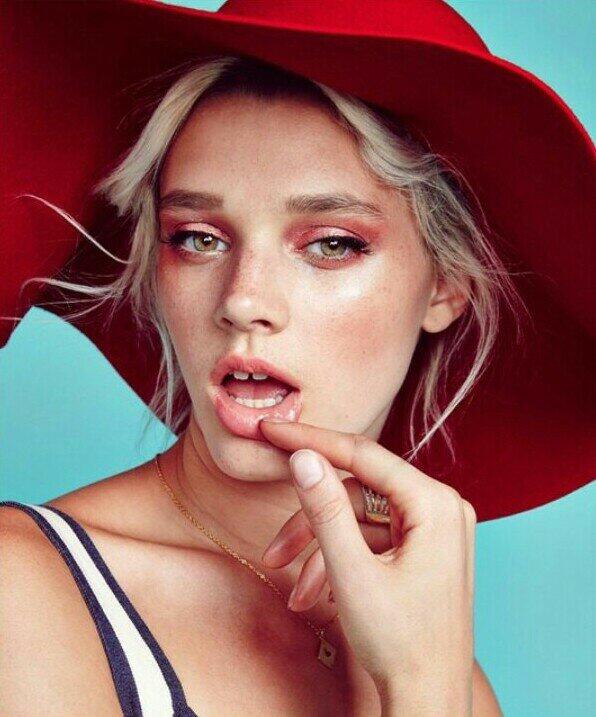 Idalshister1's tweet photo. Love that makeup 😍 http://t.co/ATZTfRqOW1