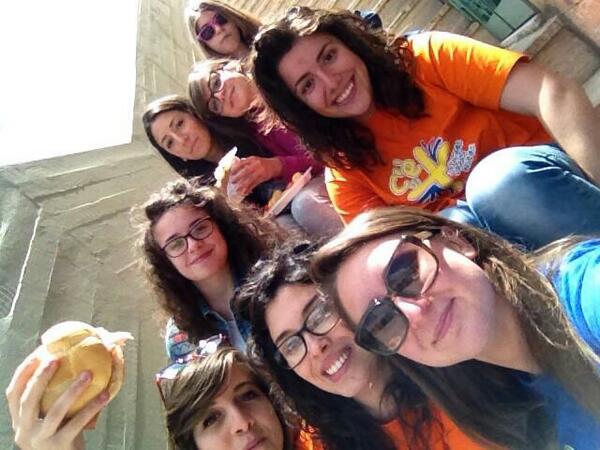 ACPezzediGreco's tweet photo. Selfie da pranzo associativo #èpiùbelloinsieme #Finalmentesimangia http://t.co/pMX0uU4n17