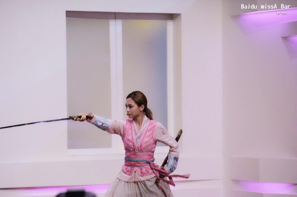 BpDorlECcAArHFX.jpg:large