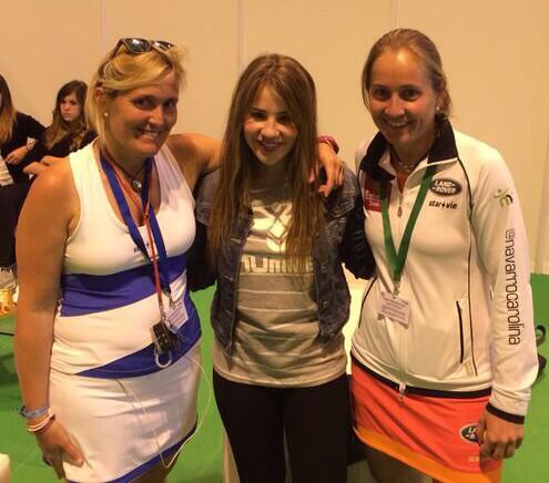 Hoy con <a href="/LuciaGil_Gil/">Lucia Gil</a> en el <a href="/salondelpadel/">Salón del Pádel</a> !! Gracias por emocionar así a mis sobris :) un besazo!! <a href="/Elsitanb/">Elsita</a>